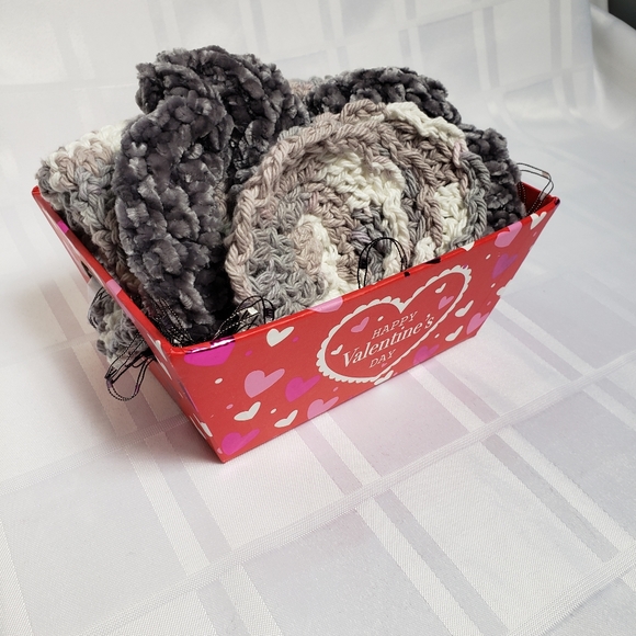 Valentine Gift Set | Face Scrubby, Scrunchies Clo… - Picture 4 of 6